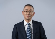 副總裁：丁成車（總法律顧問、代行財(cái)務(wù)負(fù) 責(zé)人兼董事會(huì)秘書）