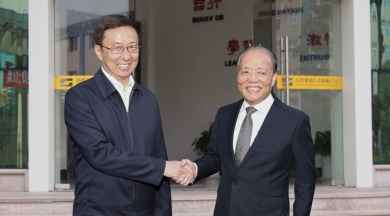 2020年11月，時(shí)任中共中央政治局常委、國(guó)務(wù)院副總理韓正，視察巨石九江公司。韓正贊揚(yáng)巨石是好項(xiàng)目、好產(chǎn)品、好工廠，希望巨石圍繞新技術(shù)新材料拓展產(chǎn)業(yè)鏈，提高核心競(jìng)爭(zhēng)力，實(shí)現(xiàn)集約發(fā)展。